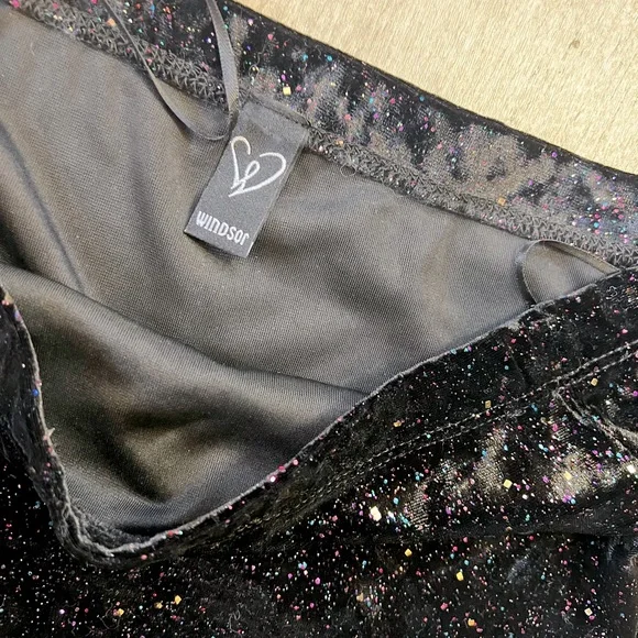 velvet off shoulder sparkle body con - Picture 3 of 3